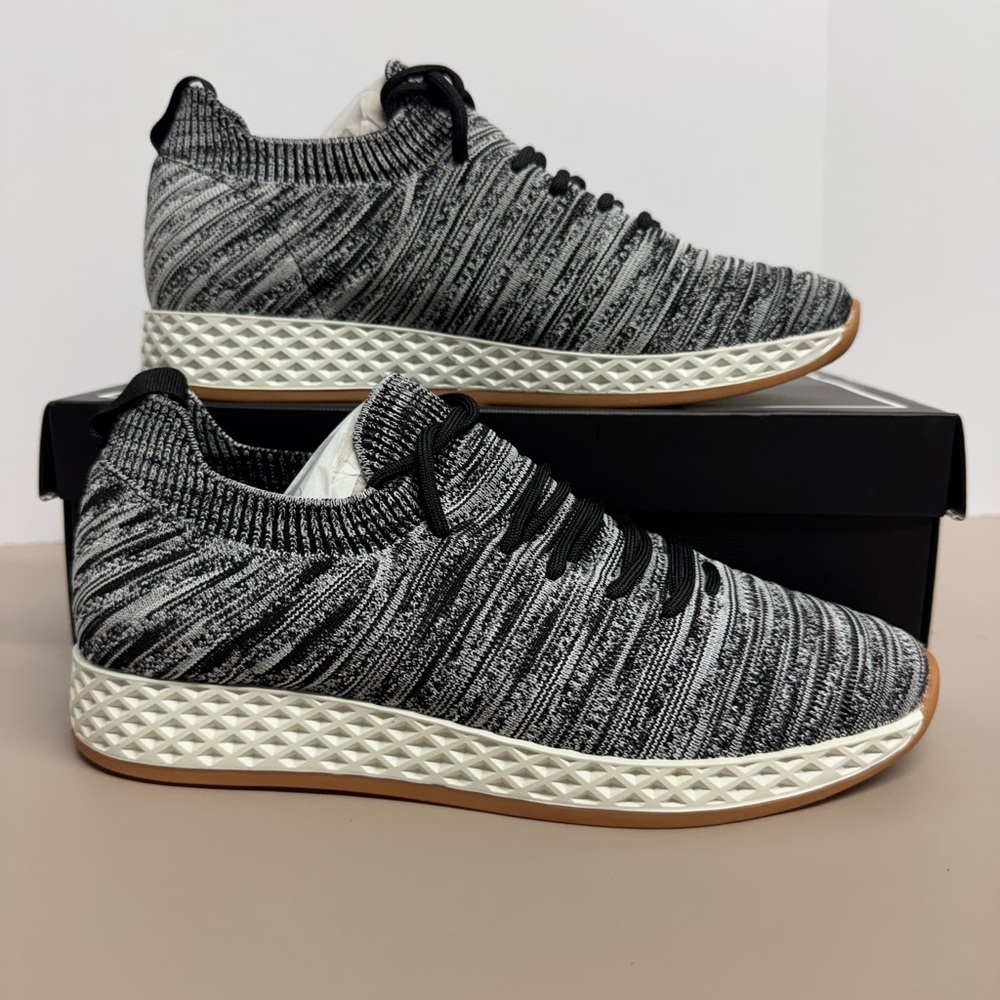 J/SLIDES Black and White Women's Sneakers